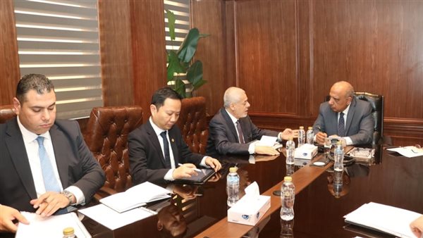 وزير الكهرباء يبحث مع إيميا باور الإماراتية مستجدات تنفيذ مشروعات الطاقة الشمسية والرياح في الزعفرانة وبنبان