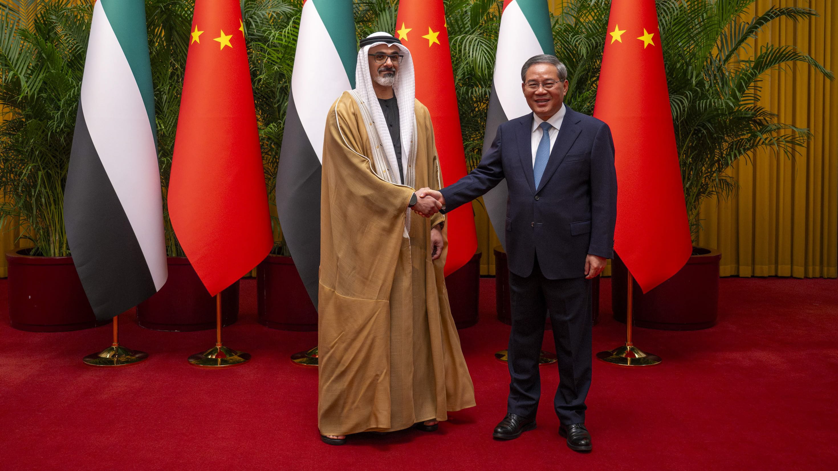 ولي عهد أبوظبي ورئيس مجلس الدولة الصيني يبحثان تعزيز الشراكة