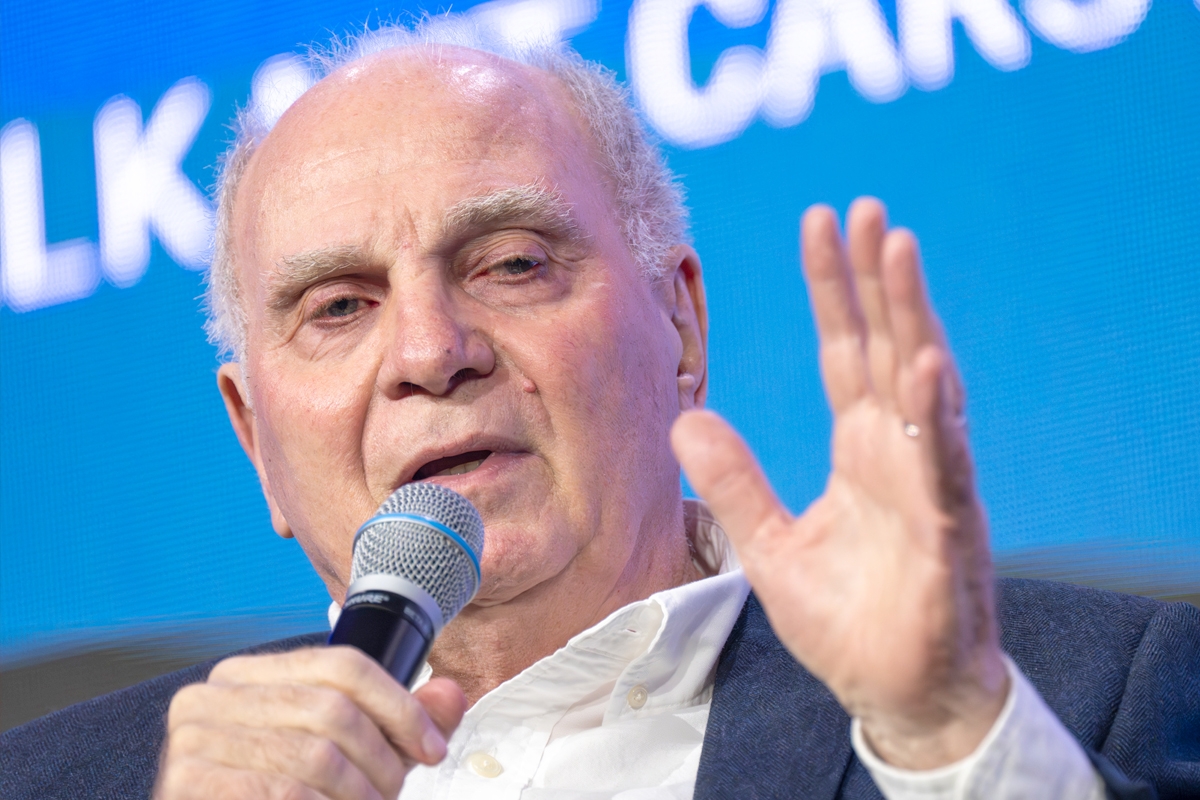 هونيس يسعى للحد من نفوذ وكلاء اللاعبين