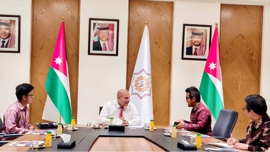 غرفة صناعة إربد تبحث مع وفد من السفارة الإندونيسية تعزيز التعاون التجاري والاستثماري