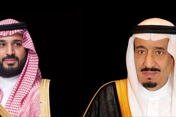 الملك وولي العهد يُعزّيان أمير الكويت في وفاة عبدالله محمد الجابر الصباح