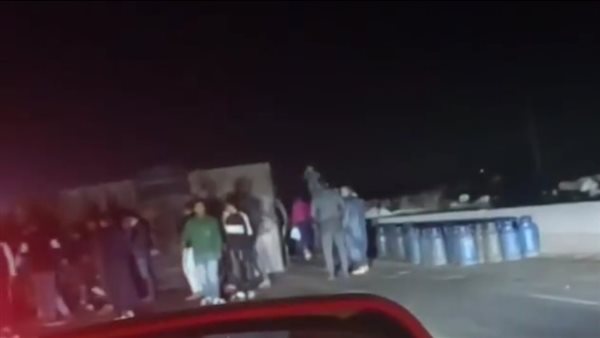 انقلاب سيارة محملة بأسطوانات غاز بطريق طنطا