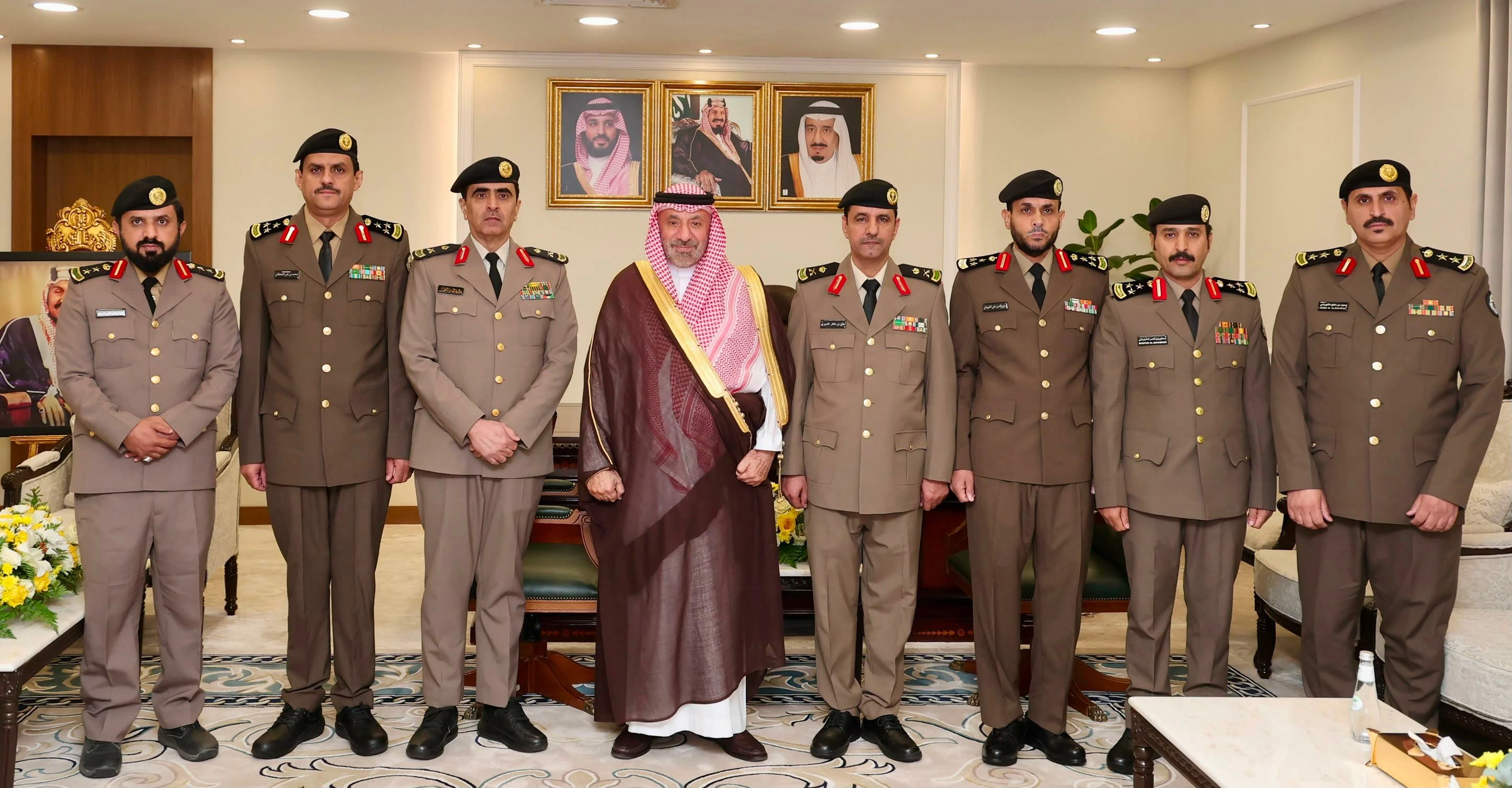 أمير نجران يقلّد عدداً من القيادات الأمنية رتبهم الجديدة