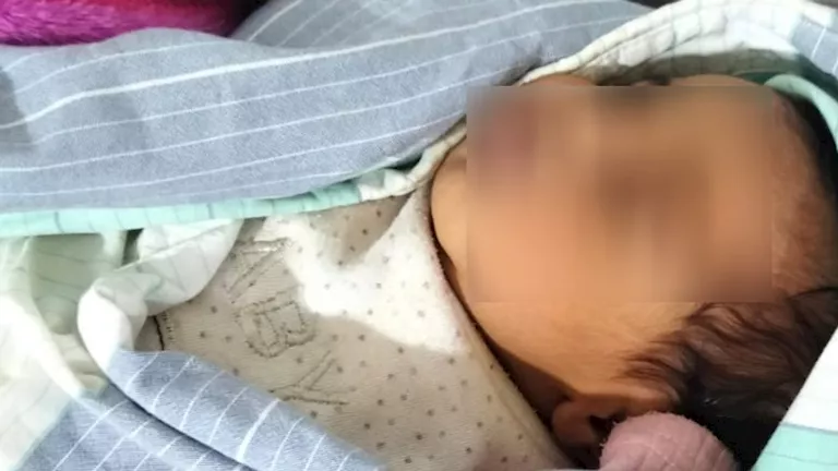 أهالي سمسطا يعثرون على طفلة رضيعة مجهول الهوية