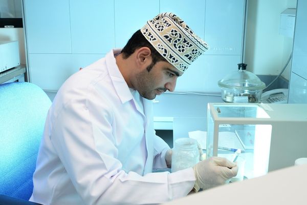 وحدة التحاليل التطبيقية بجامعة السُّلطان قابوس تحصل على الأيزو
