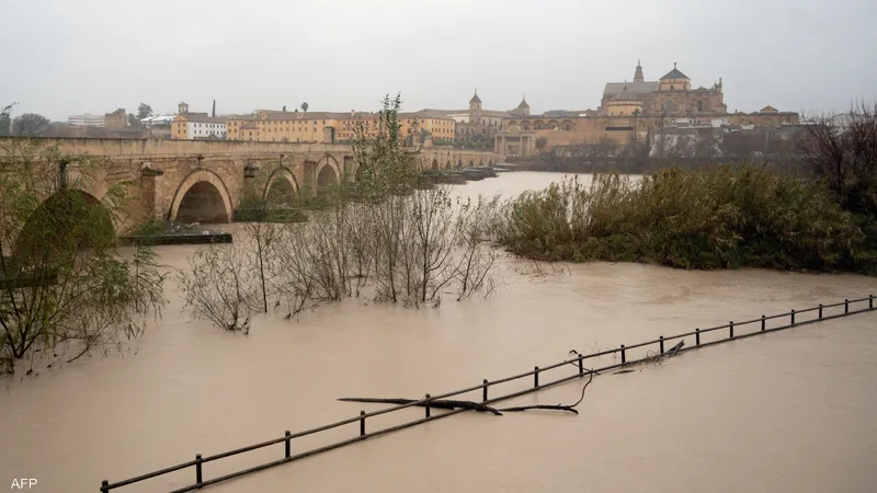البرتغال.. انهيار جزئي لقنطرة على الطريق السيار بعد انهيار سد ترابي
