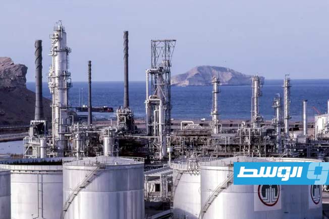 انفجار يؤخر عمليات تحميل النفط في ميناء الفحل العُماني