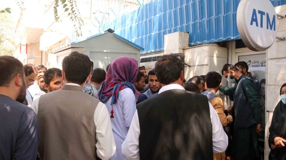 بعد شكاوى المواطنين.. الشيوخ يطالب بخطة طوارئ لعدم تكرار أزمة ماكينات الـ ATM بالأعياد