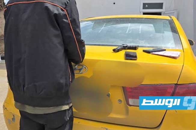 ضبط سائق تاكسي حاول سرقة طفلة وهددها بالسلاح في طرابلس