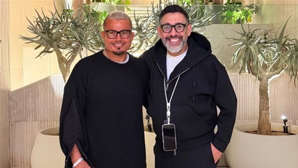 بعد ظهورهما الأخير، عمرو دياب وعمرو مصطفى يجهزان لمفاجأة فنية جديدة