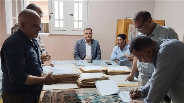 وكيل التعليم بدمياط يتفقد لجان امتحانات النقل (صور)