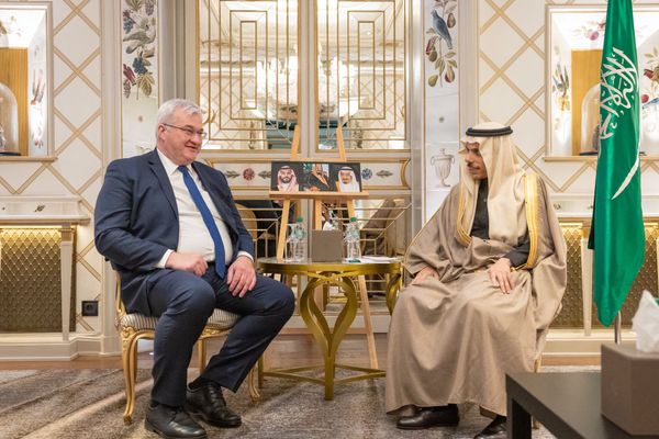 فيصل بن فرحان يلتقي وزير خارجية أوكرانيا