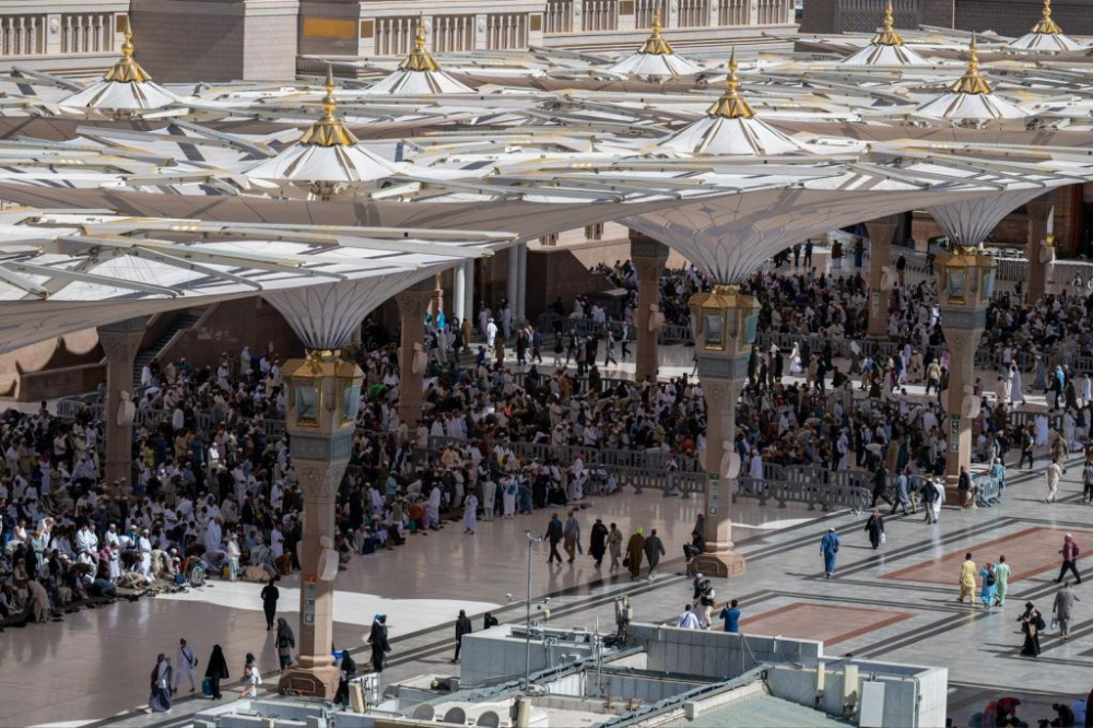 بمظلات ذكية وتبريد مبتكر.. «العناية بالحرمين» تهندس راحة ضيوف الرحمن