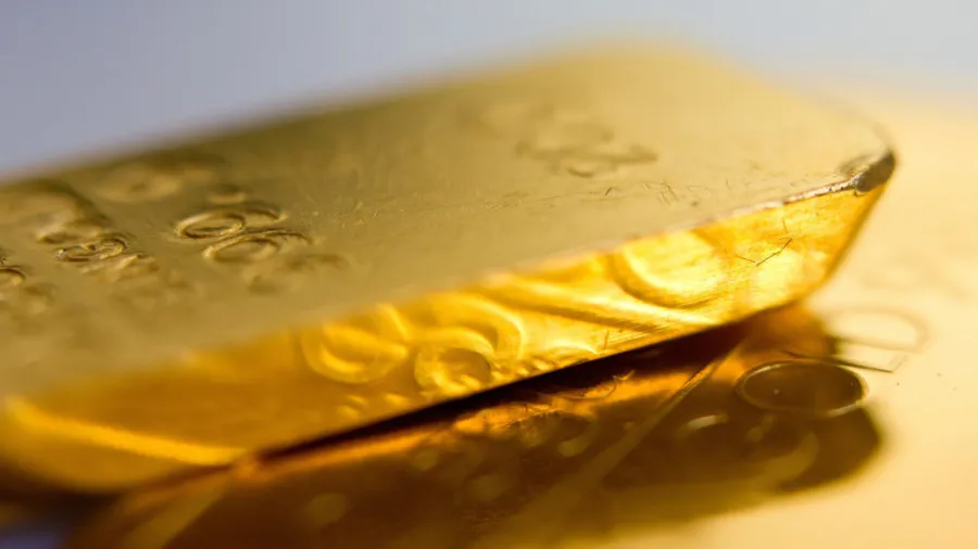 الذهب يتجه لانخفاض أسبوعي وسط مخاوف من التضخم المدفوع بأسعار النفط