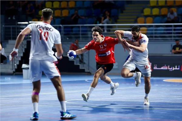 الأهلي يهزم الزمالك في قمة دوري المحترفين لكرة اليد