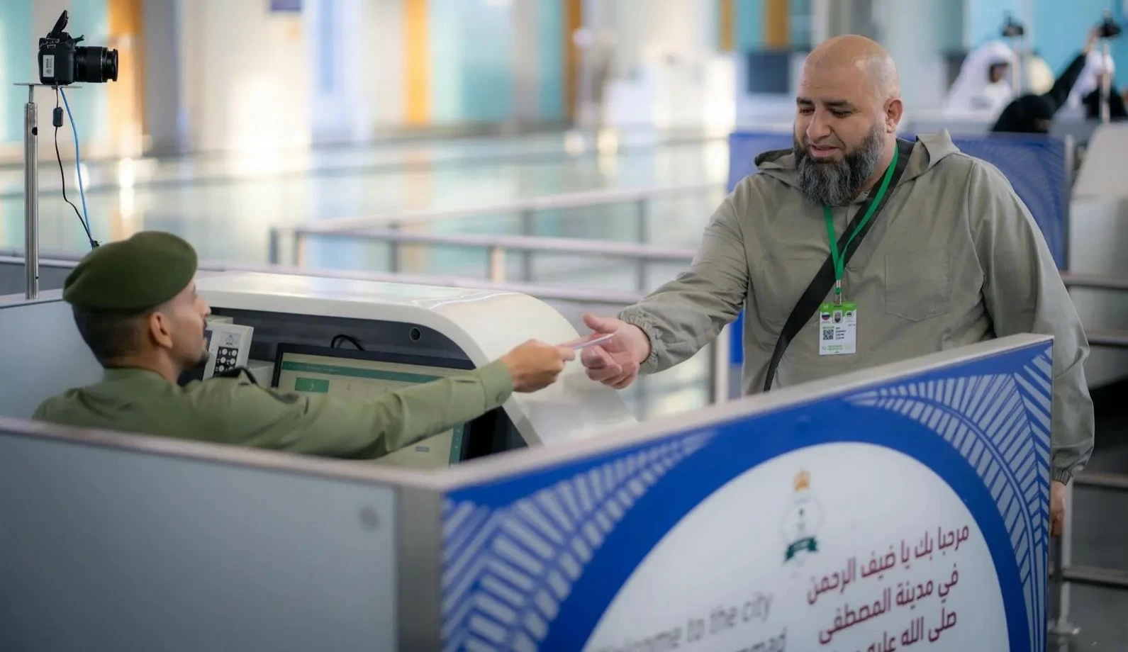 جوازات مطار الأمير محمد بن عبد العزيز تستقبل أولى رحلات ضيوف الرحمن من روسيا