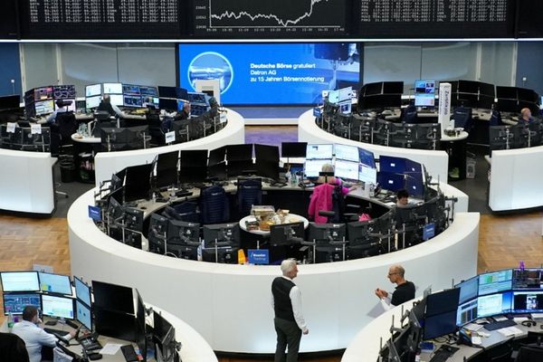 استقرارُ الأسهم الأوروبيّة مع تقييم نتائج الأعمال وتطوّرات الشرق الأوسط