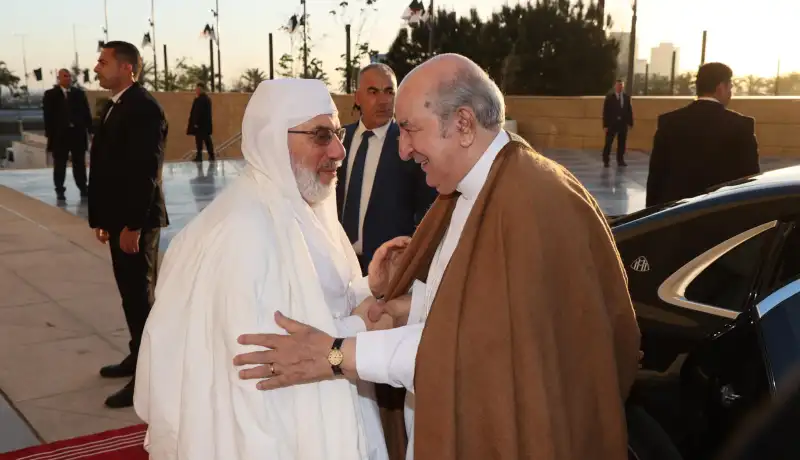 الرئيس تبون يؤدي صلاة عيد الفطر بجامع الجزائر