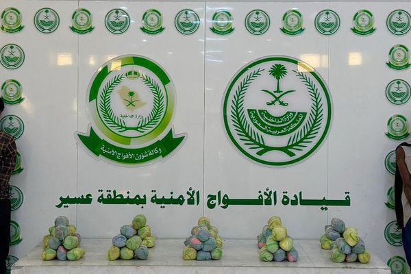 القبض على إثيوبيين لتهريبهما 11 كيلو جرامًا من القات بعسير