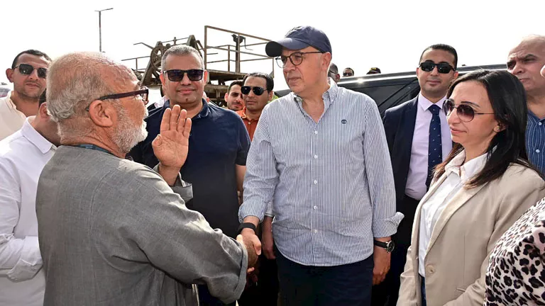 وزير الري يشيد بإخلاص العاملين على الترع بالبحيرة