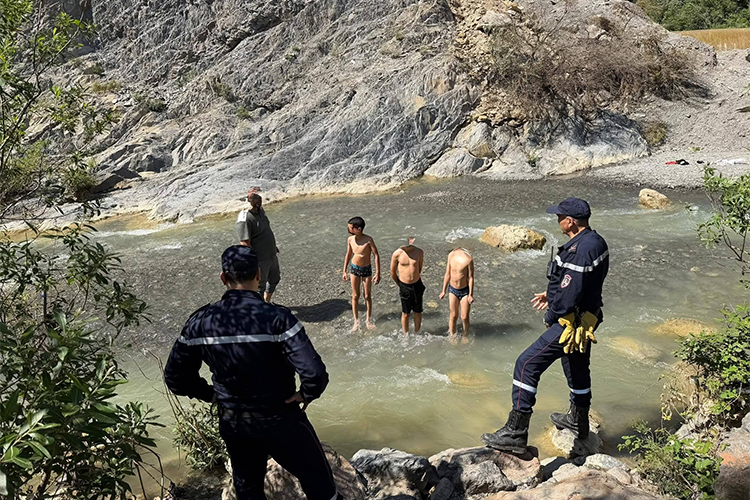 البرك والسدود والسباحة المبكرة بالشواطئ... تهديد حقيقي للأطفال والقصر