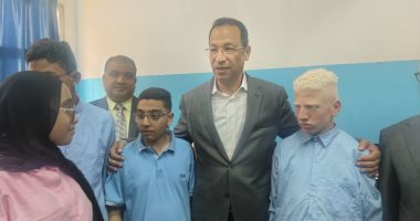 وزير الاتصالات يوجه بربط مدرسة للمكفوفين بالألياف الضوئية والجيل الخامس