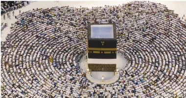 اعرف ضوابط شحن مياه زمزم مع المعتمرين المغادرين