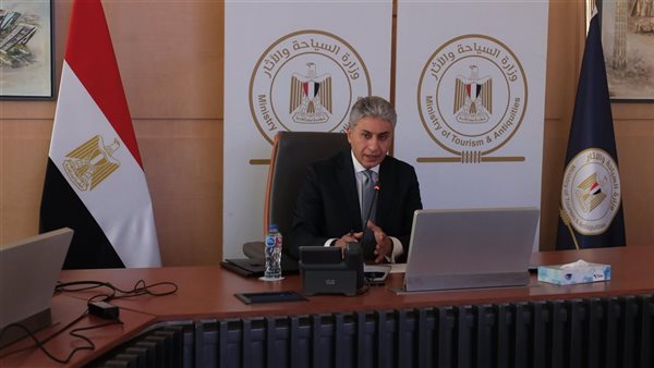 وزير السياحة والآثار يلتقي الملتحقين بالبرنامج المتقدم في القيادة التنفيذية
