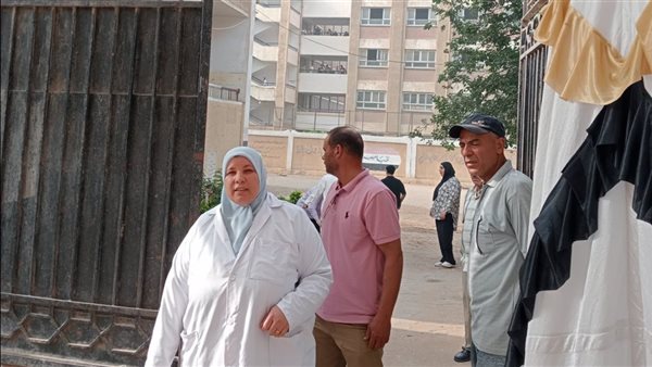 انتشار الفرق الطبية بمحيط لجان امتحانات الثانوية العامة بالدقهلية (صور)