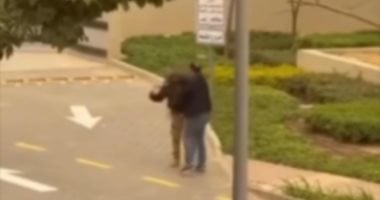 بين غطرسة المال وواجب العمل.. القانون يحمي ويردع.. تفاصيل إهانة حارس أمن على يد "ساكن التجمع" المتهور.. سحل العامل وأهان الجيران خلف أسوار الكمباوند.. الداخلية تتحرك فورًا.. ورواد السوشيال يشيدون بسرع