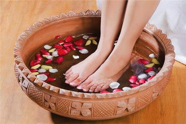 خطوات بسيطة لأقدام ناعمة ومشرقة.. دليلك الكامل للعناية بالقدمين في المنزل