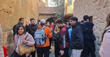 440 سائحا من مختلف الجنسيات يزورون دير سانت كاترين وجبل موسى