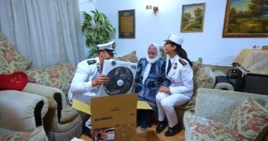 دموع الفرحة تزين دور الرعاية.. مشاهد محبة فى معايدة الداخلية للمسنين