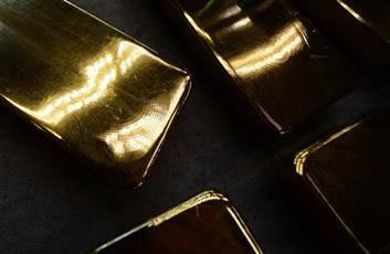 الذهب يتراجع وسط مخاوف من إغلاق مضيق هرمز