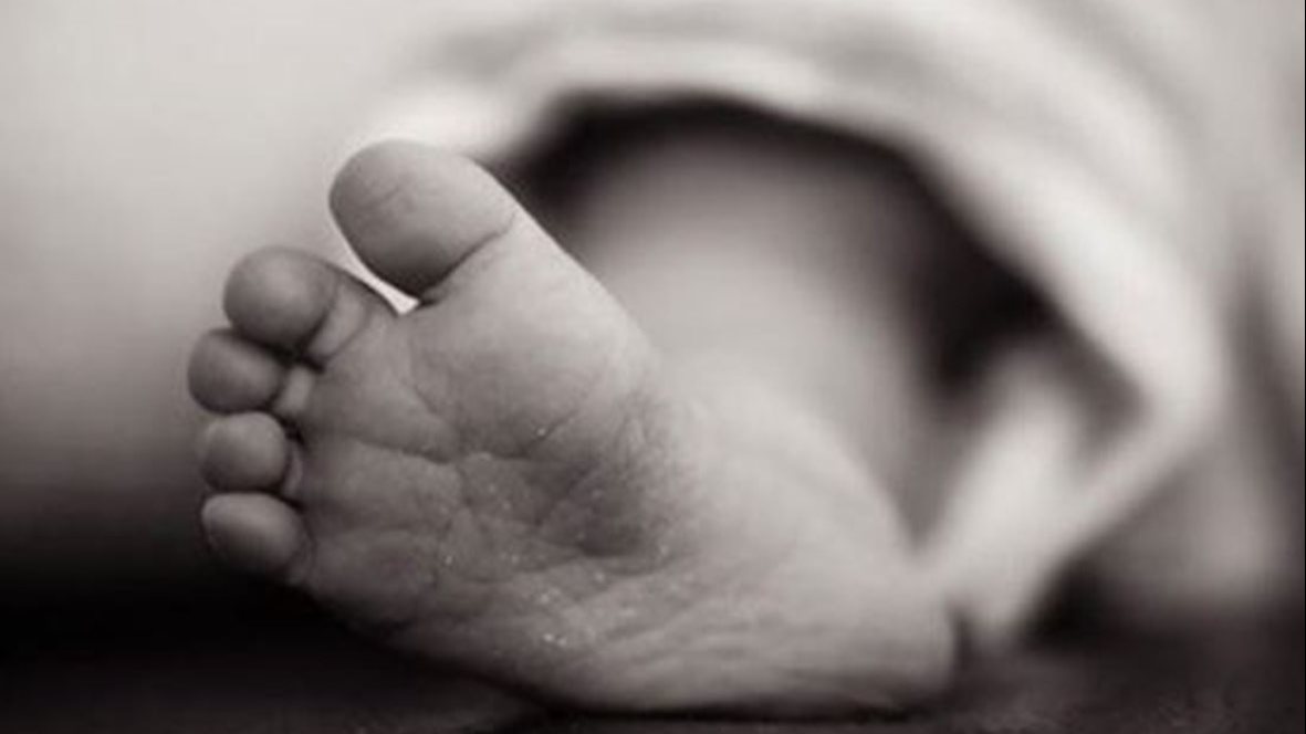 لدغة ثعبان أم جريمة؟.. غموض يحيط بوفاة رضيع بالصف والجدة تحت الاشتباه