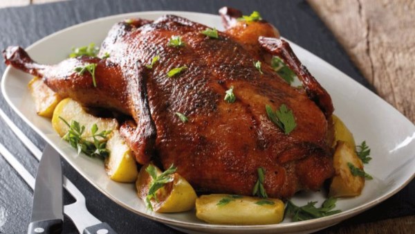 لعزومة أول يوم رمضان.. طريقة عمل البط ب 3 وصفات مختلفة اغربها بالبيض