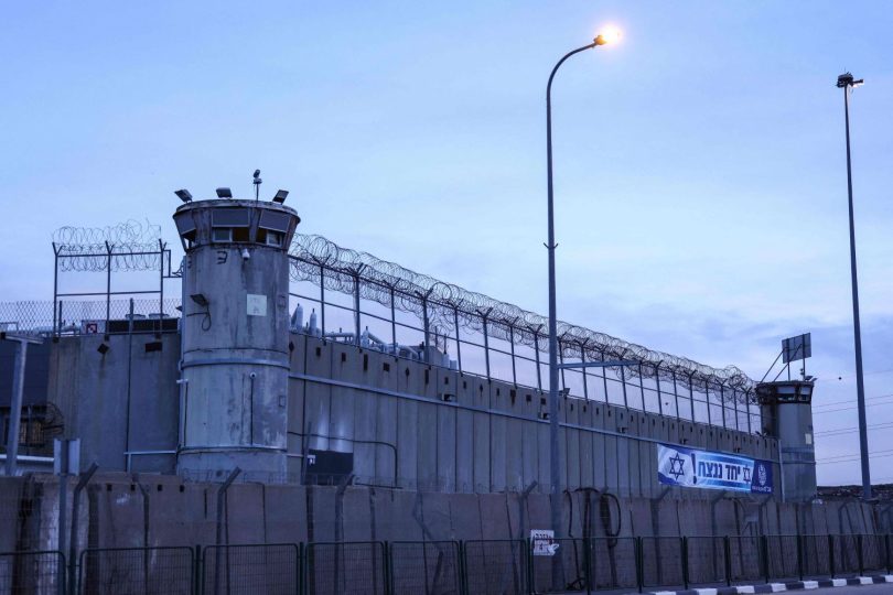 نادي الأسير الفلسطيني: بن غفير داس على رؤوس أسرى بسجن عوفر