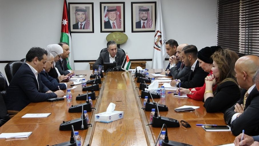 القضاة: الحكومة ماضية بتنفيذ مشاريع استراتيجية لتعزيز النمو والاستثمار