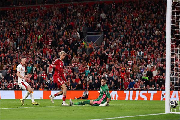 صناعة محمد صلاح.. إيكيتيكي يسجل الهدف الثاني لليفربول أمام جالاتا سراي