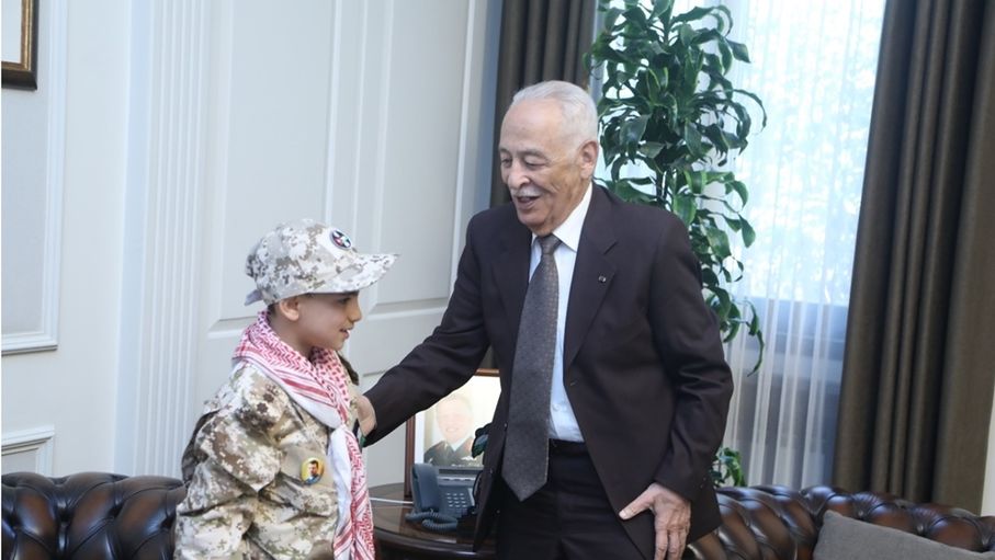 العيسوي يستقبل الطفل كرم الكفريني ويثمّن اعتزازه بالقيادة الهاشمية ومسيرة الوطن
