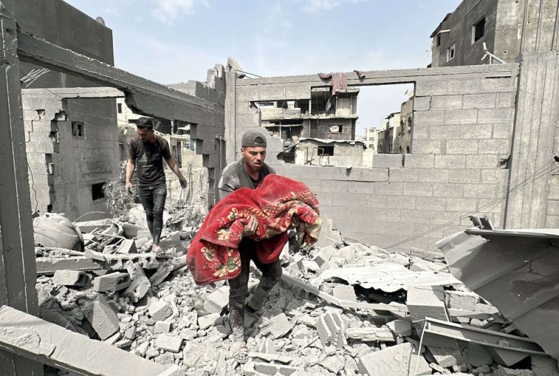 للإسرائيليين: لا تلعبوا دور “الضحية الوحيدة”.. دولتكم نفذت “إبادة جماعية” بقطاع غزة