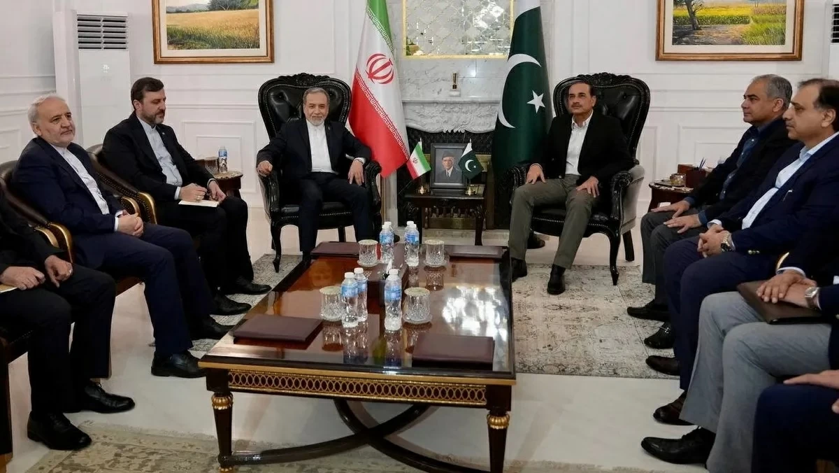 عراقجي التقى المشير منير .. لا اختراق في إسلام آباد وإيران تتحفظ على العرض الأمريكي