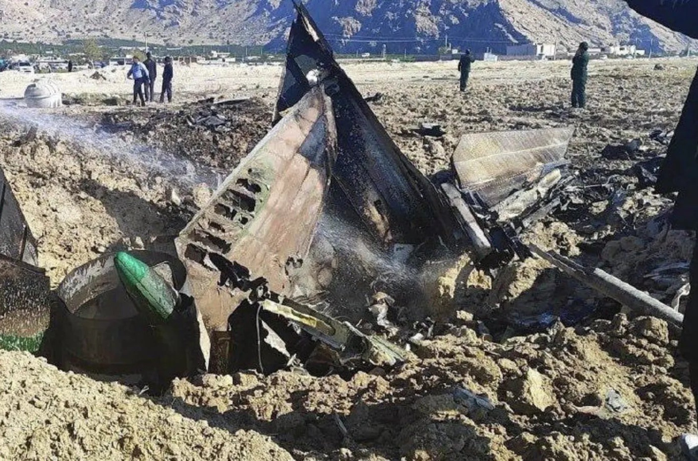 مصرع طاقم مروحية تدريبية للجيش الإيراني إثر تحطمها قرب أصفهان