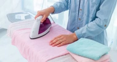 6 أخطاء شائعة فى الكى تقصر عمر ملابسك
