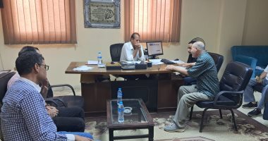 رئيس مدينة أبو النمرس يبحث شكاوى المواطنين خلال اللقاء الأسبوعى