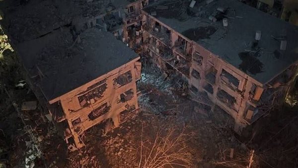 صحيفة "هآرتس": عمليات البحث لا تزال مستمرة عن عالقين تحت الأنقاض في عراد جراء الصواريخ الإيرانية