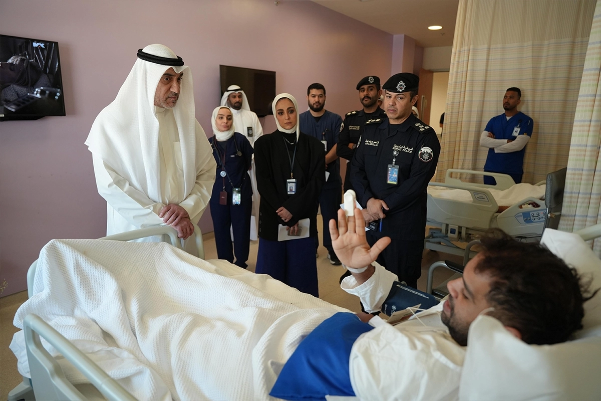 النائب الأول زار مصابي الاعتداء الإيراني على مطار الكويت