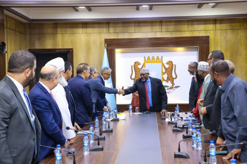 القائم بأعمال رئيس الجمهورية يستقبل وفد من جامعة الدول العربية