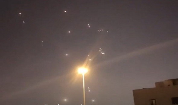 إيران ترد بإستهداف قواعد أمريكية في الخليج والأردن رداً على الضربات الأمريكية وإسرائيل تلوّح باستئناف الحملة العسكرية