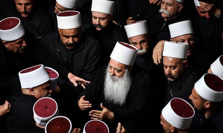 زعيم دروز إسرائيل يقول إن أبناء الطائفة في سوريا “محاصرون” بعد أشهر من الاشتباكات
